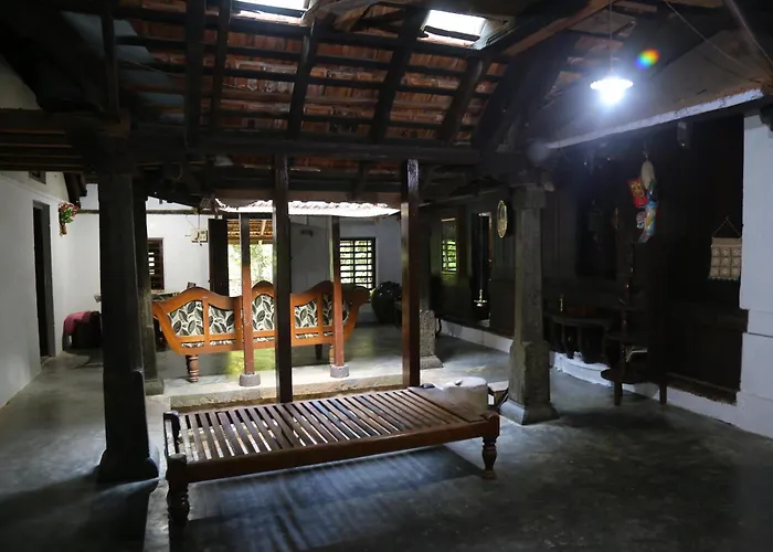 The Mana-Heritage Stay - Chengazhimattam Mana
